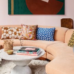 Изогнутый секционный диван — это обновление стиля, о котором просил ваш дом