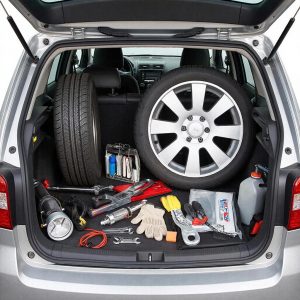 Необходимые инструменты в автомобиле